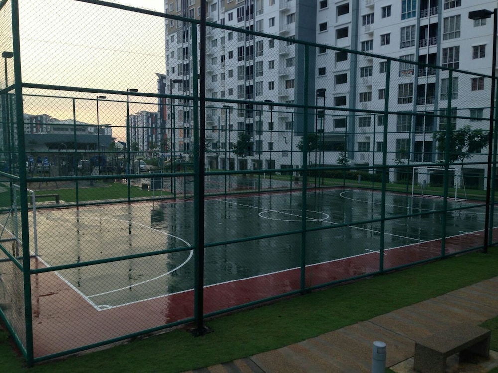 Dehouz – Trefoil Setia Alam Homestay 32/50