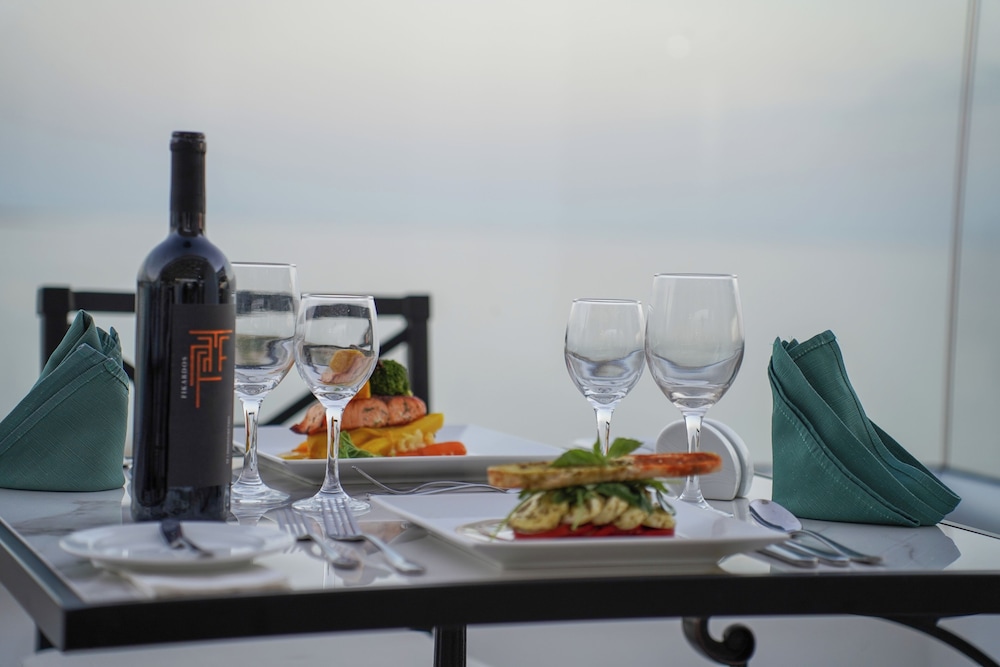 King Evelthon Beach Hotel and Resort 32/71