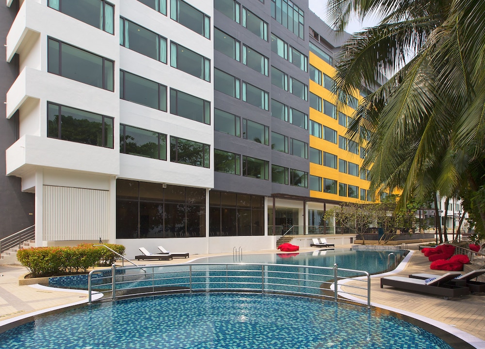 Mercure Penang Beach 6/63