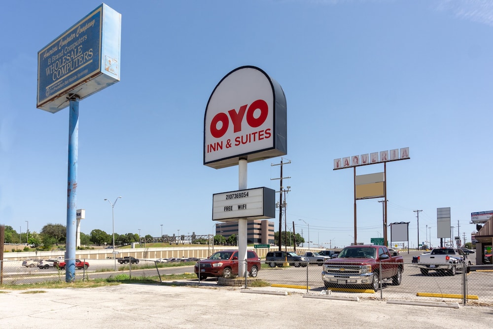 OYO Inn and Suites Medical Center San Antonio photo1