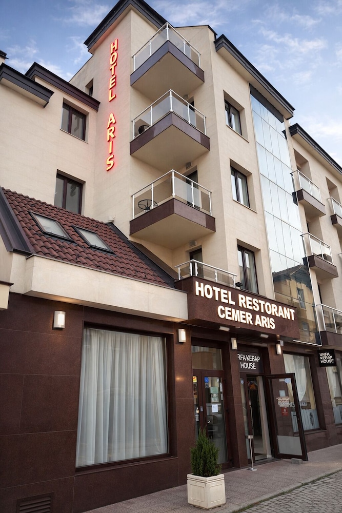 Aris Hotel 6/43