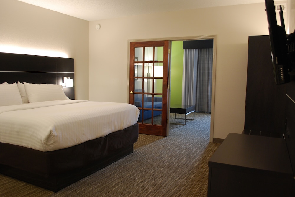 Holiday Inn Express Hotel and Suites Kingsport-Meadowview I-26 11/30