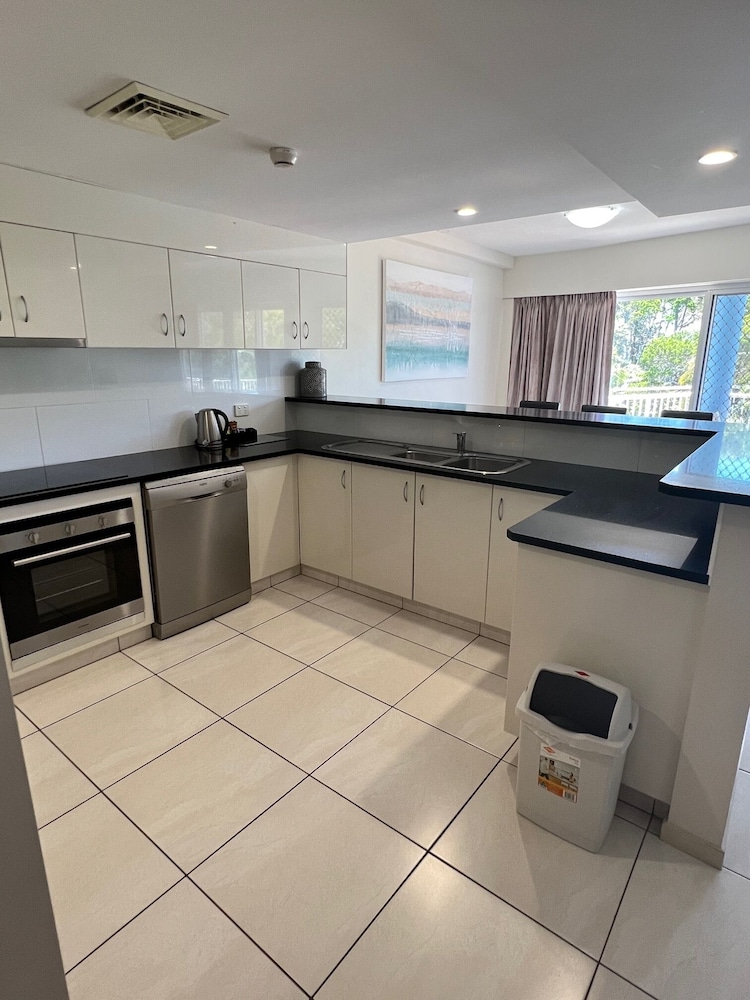 WHITE CREST LUXURY APARTMENTS 5/50