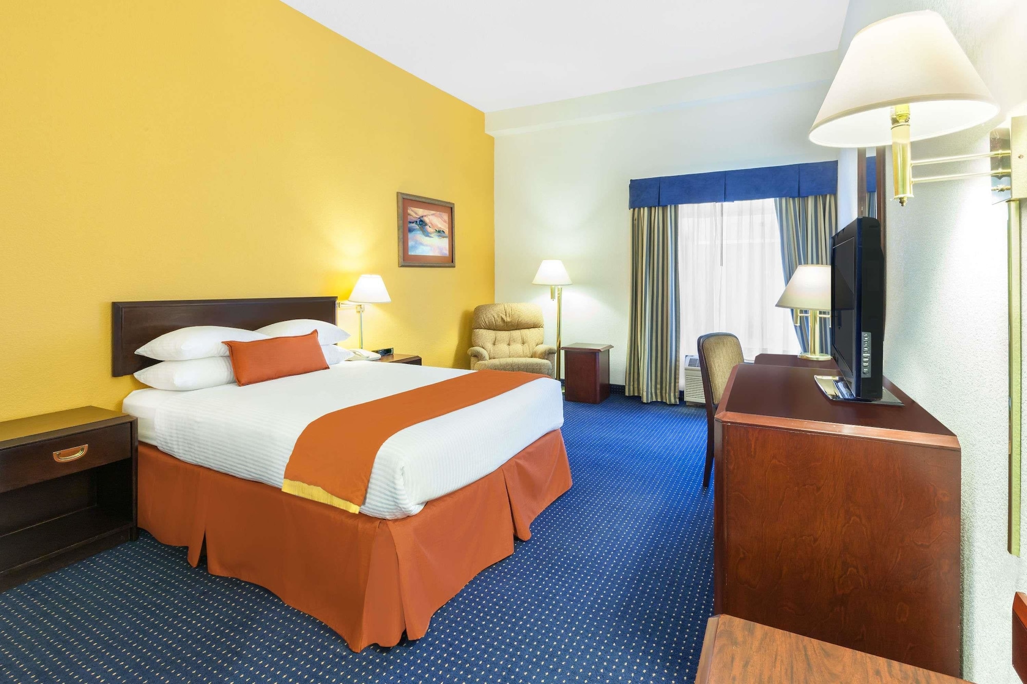 SPACIOUS, KING BED
