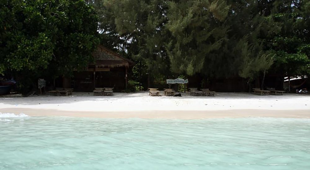 Green View Beach Resort 64/73