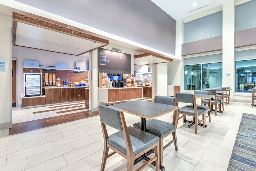 Holiday Inn Express & Suites Houston S Medical Ctr Area 37/50