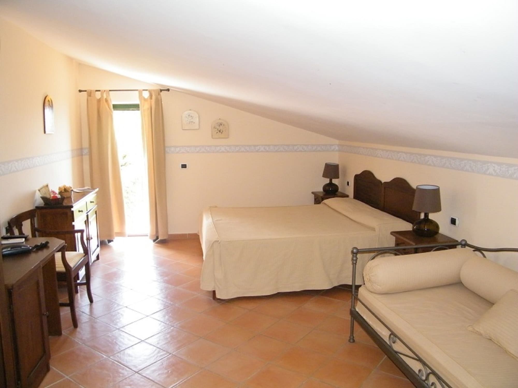 Tower, Economy, Triple, 1 Double and 1 Single Bed، HOTEL VILLA DELLE MERAVIGLIE 2/3