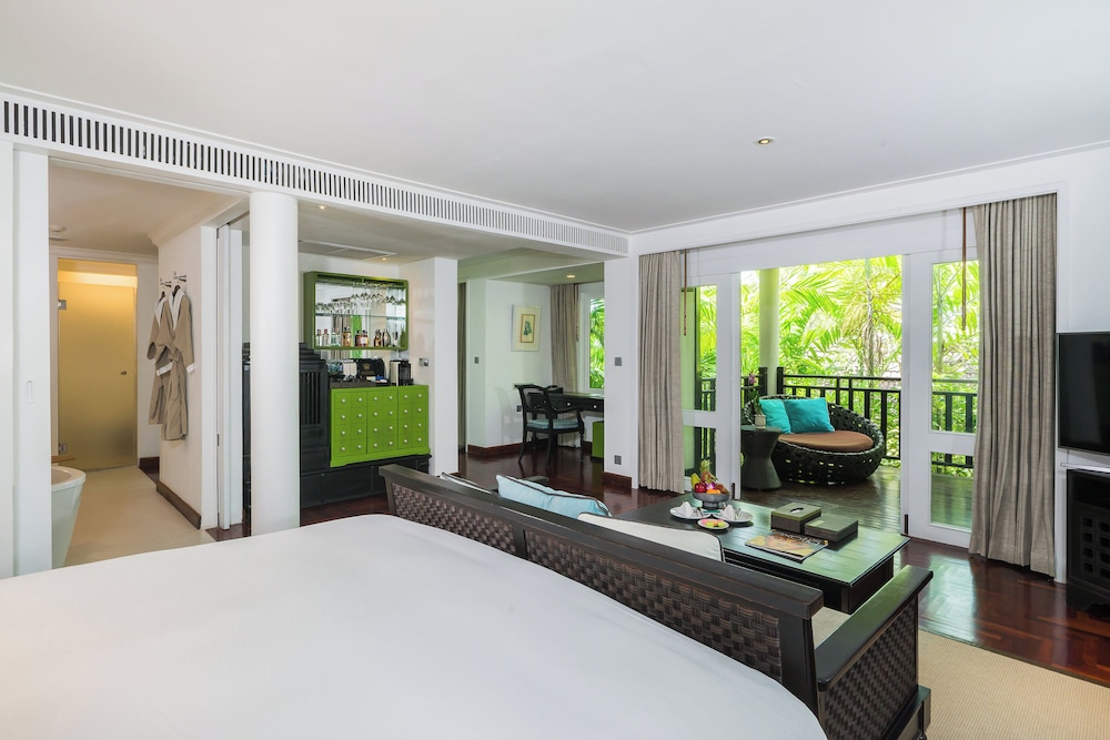 Cliff, Classic, King Bed, Garden View