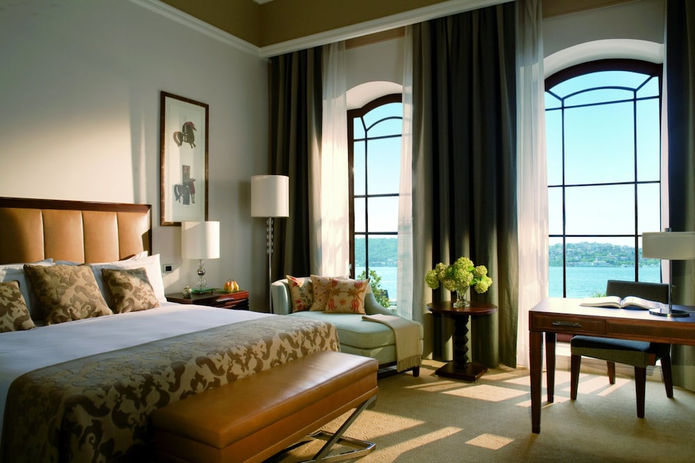 Four Seasons Hotel Istanbul at the Bosphorus 15/80