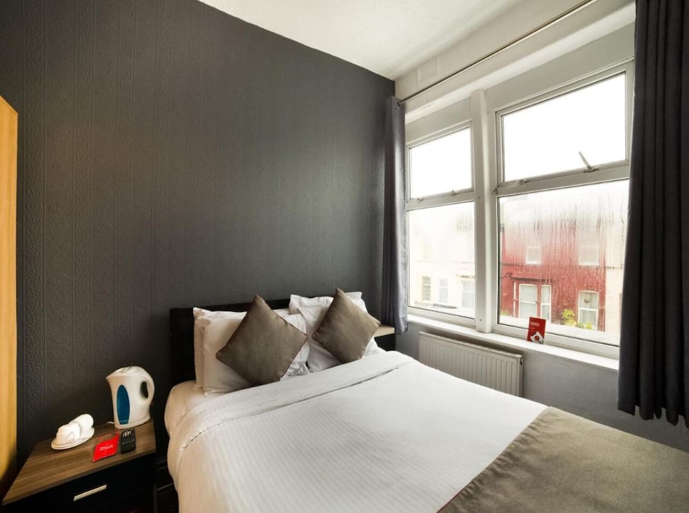 Bank Street Hotel 9/40