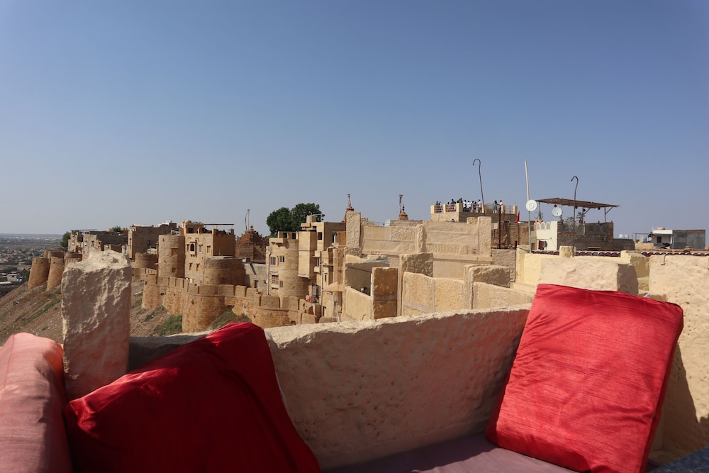 Vista Rooms at Old Royal Palace 30/38