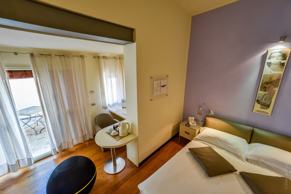 Hotel Annunziata 40/77