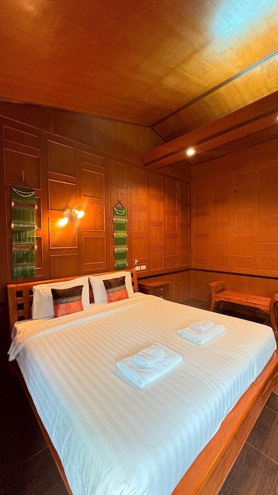 DELUXE, COTTAGE