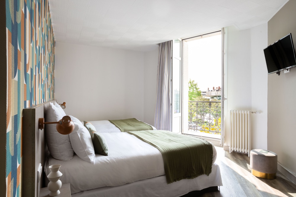 CITOTEL L'UNIVERS 8/34