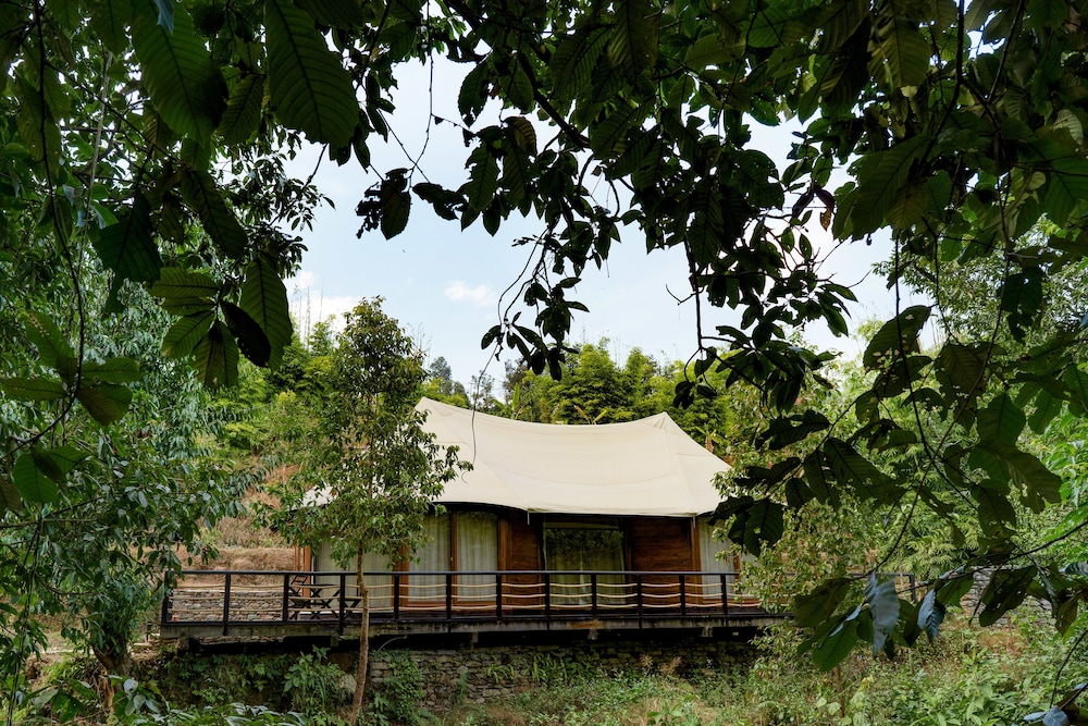 The Pavilions Himalayas Lake View 59/62