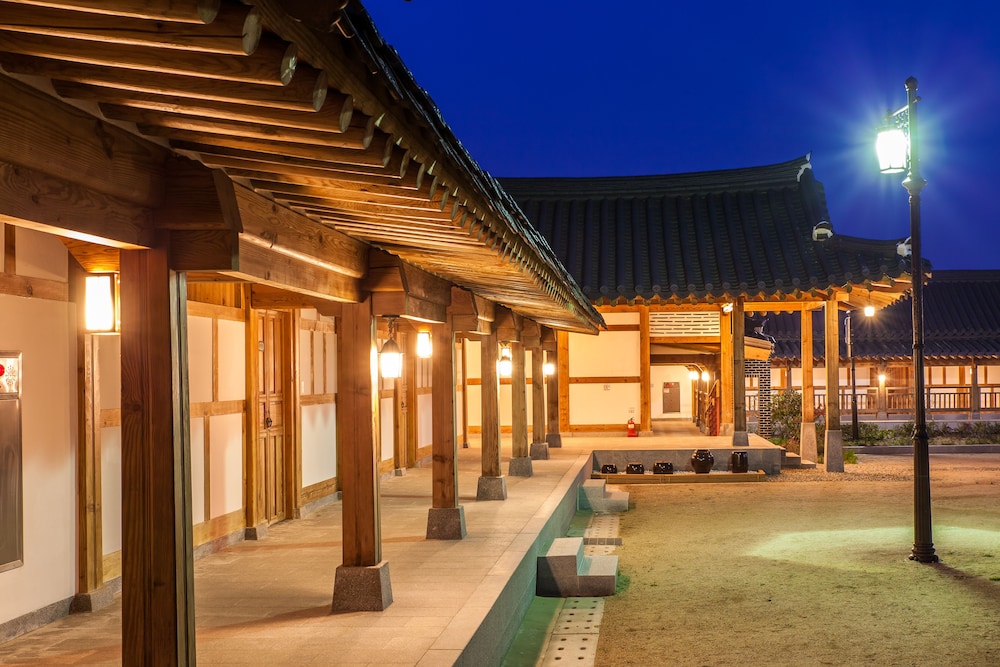 Youngsanjae Hanok Hotel 9/44