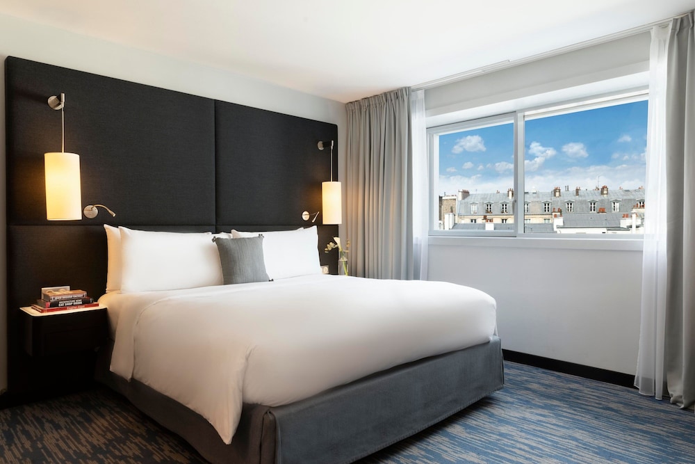 Room, Queen Bed, Garden View 4/10