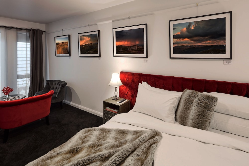 Farmers Arms Art Motel 8/44