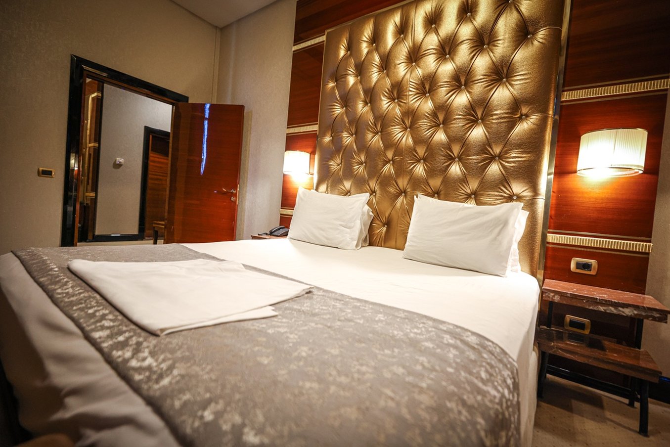 Sapphire Hotel 7/72