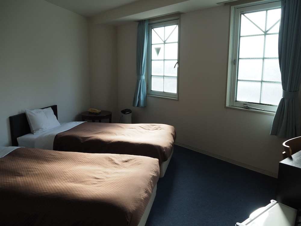 ECONOMY, TWIN BEDS