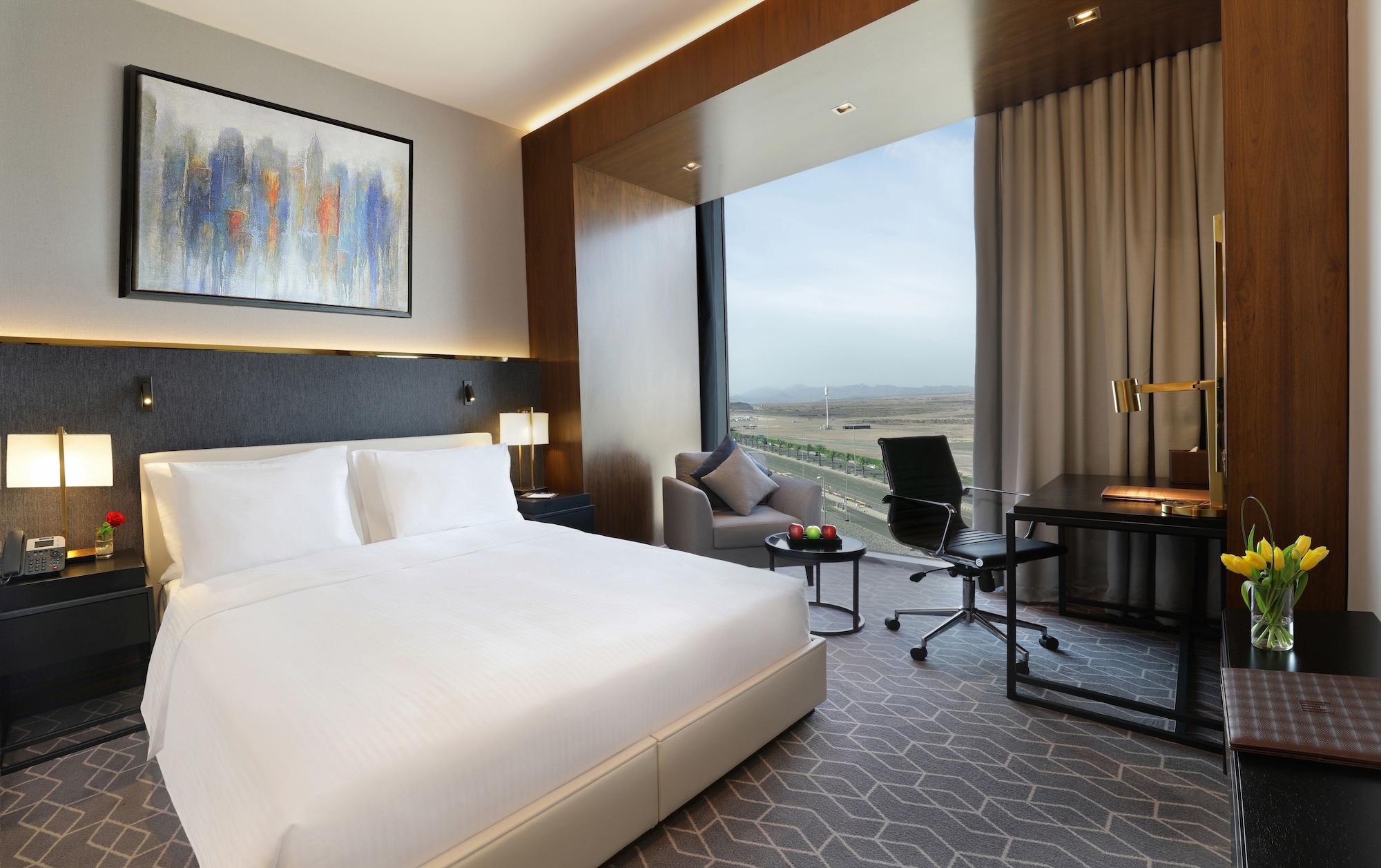 DELUXE, KING BED