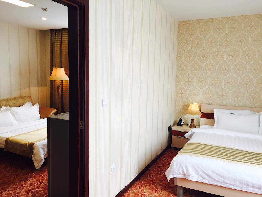 Springs Hotel 22/83