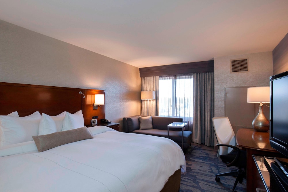 Rochester Airport Marriott 5/55
