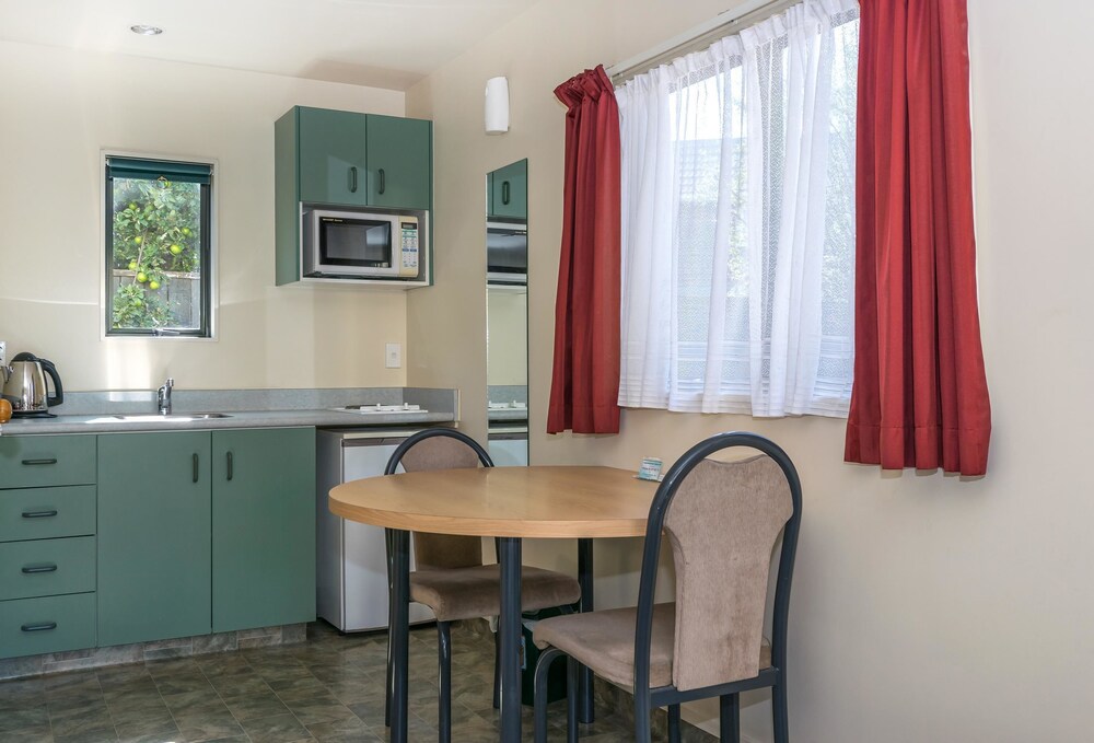 Ashleigh Court Motel 27/37