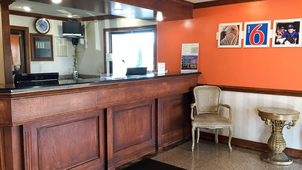 Lobby at Motel6 Southgate, MI - Detroit, SOUTHGATE - MI