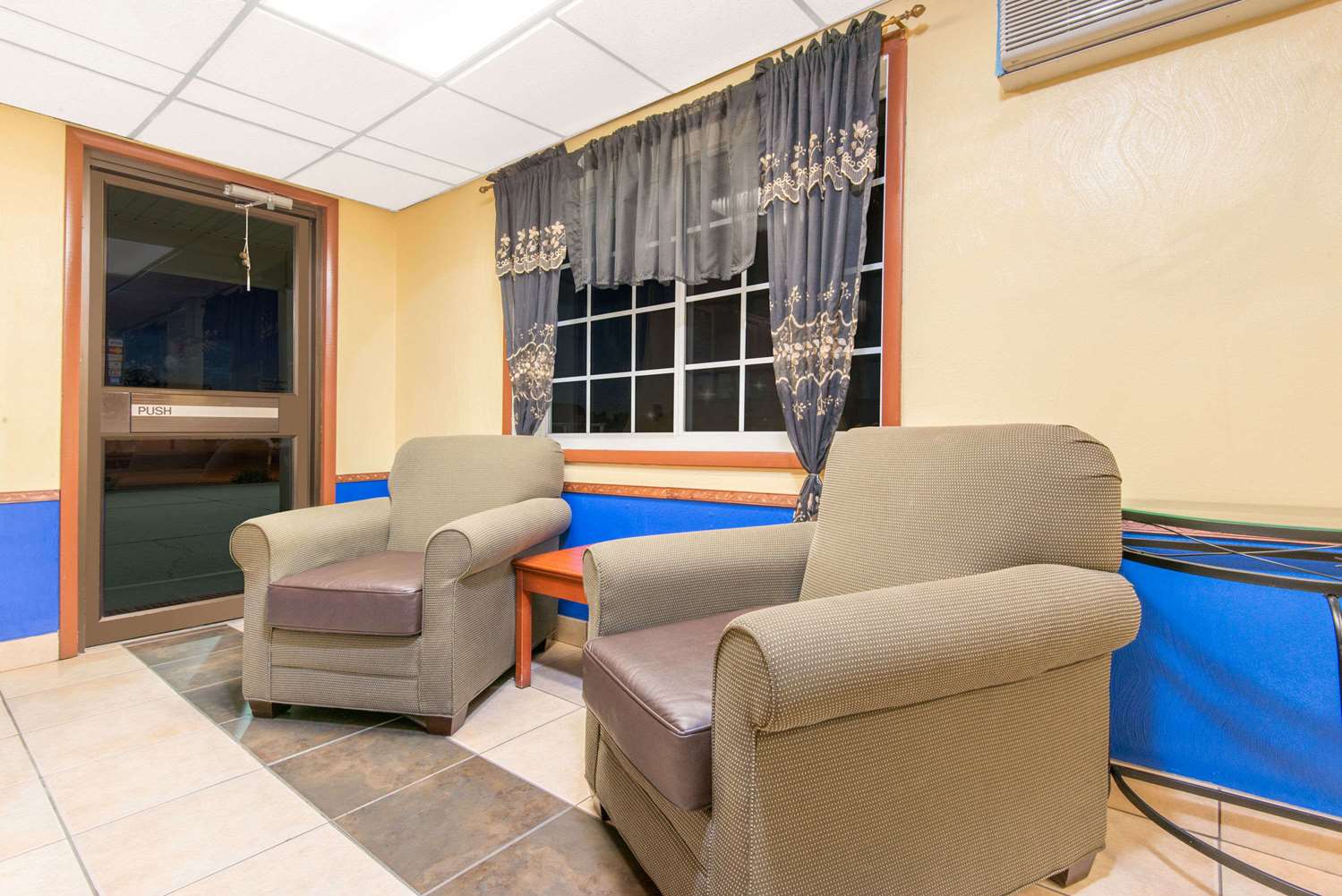 Days Inn By Wyndham Great Bend 4/7