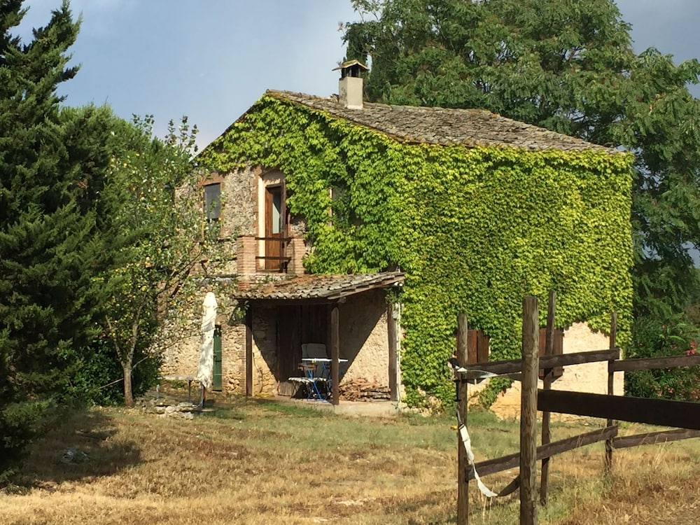 Agriturismo Podere Conte Ràcani 32/40