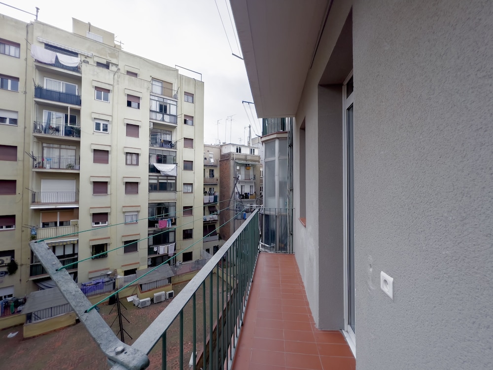 Enjoybcn Gaudi Apartments photo5