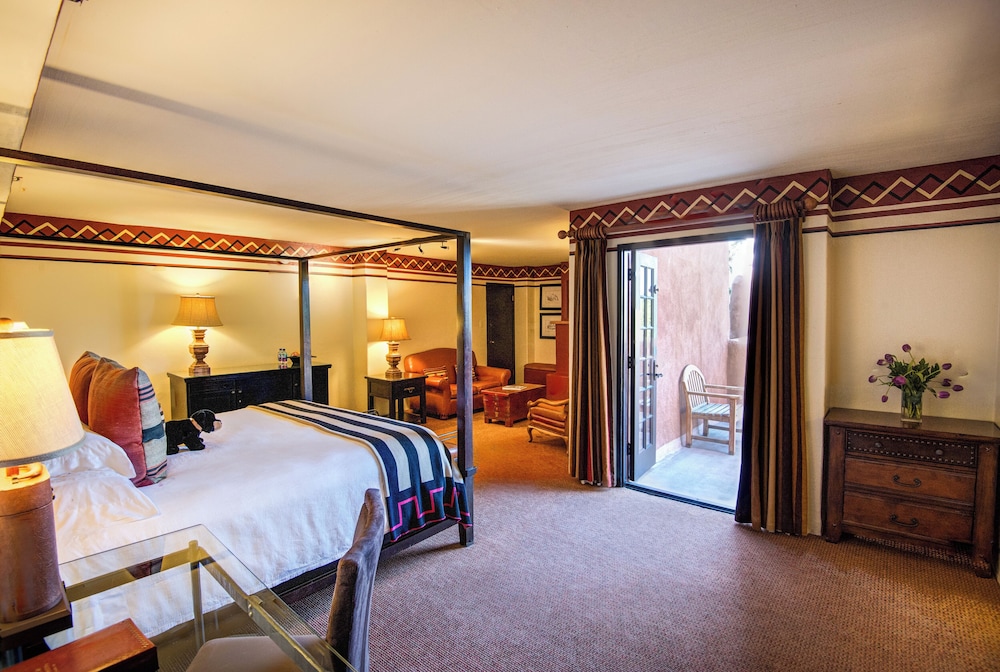 Room, King Bed, with View, Large