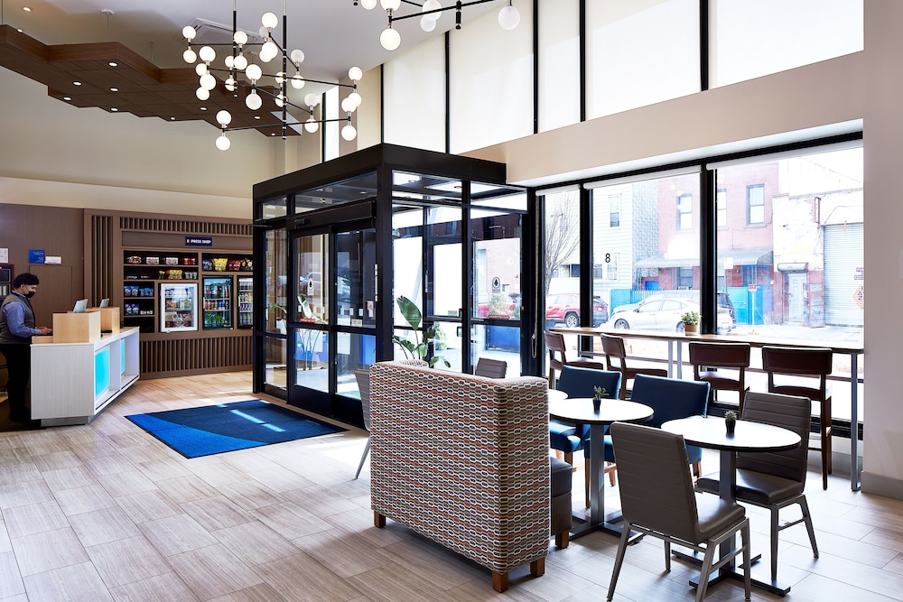 Holiday Inn Express NYC Brooklyn - Sunset Park 12/52