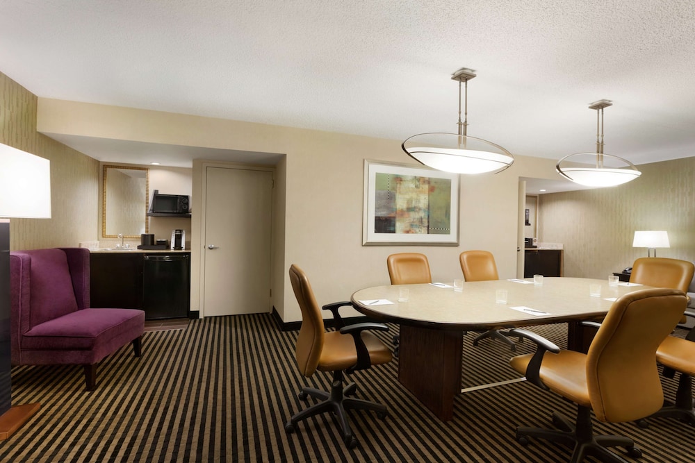 Embassy Suites by Hilton Piscataway Somerset 59/59