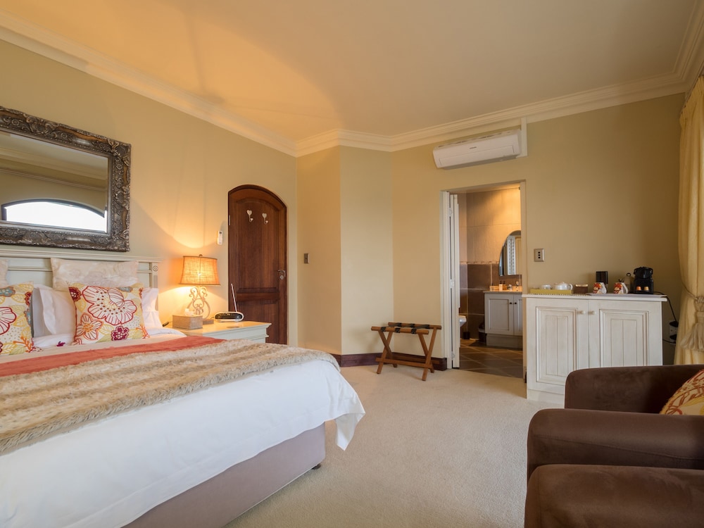 Villa Paradisa Guest House 4/44