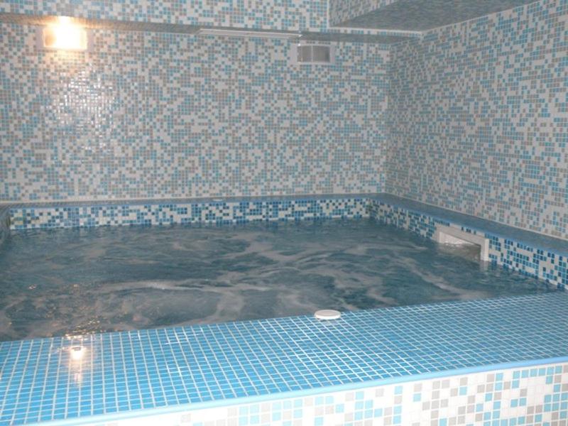 swimming pool spa