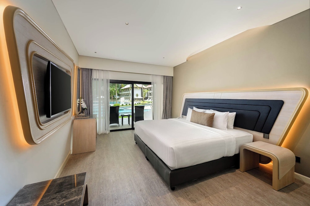 Amora Beach Resort Phuket 26/75