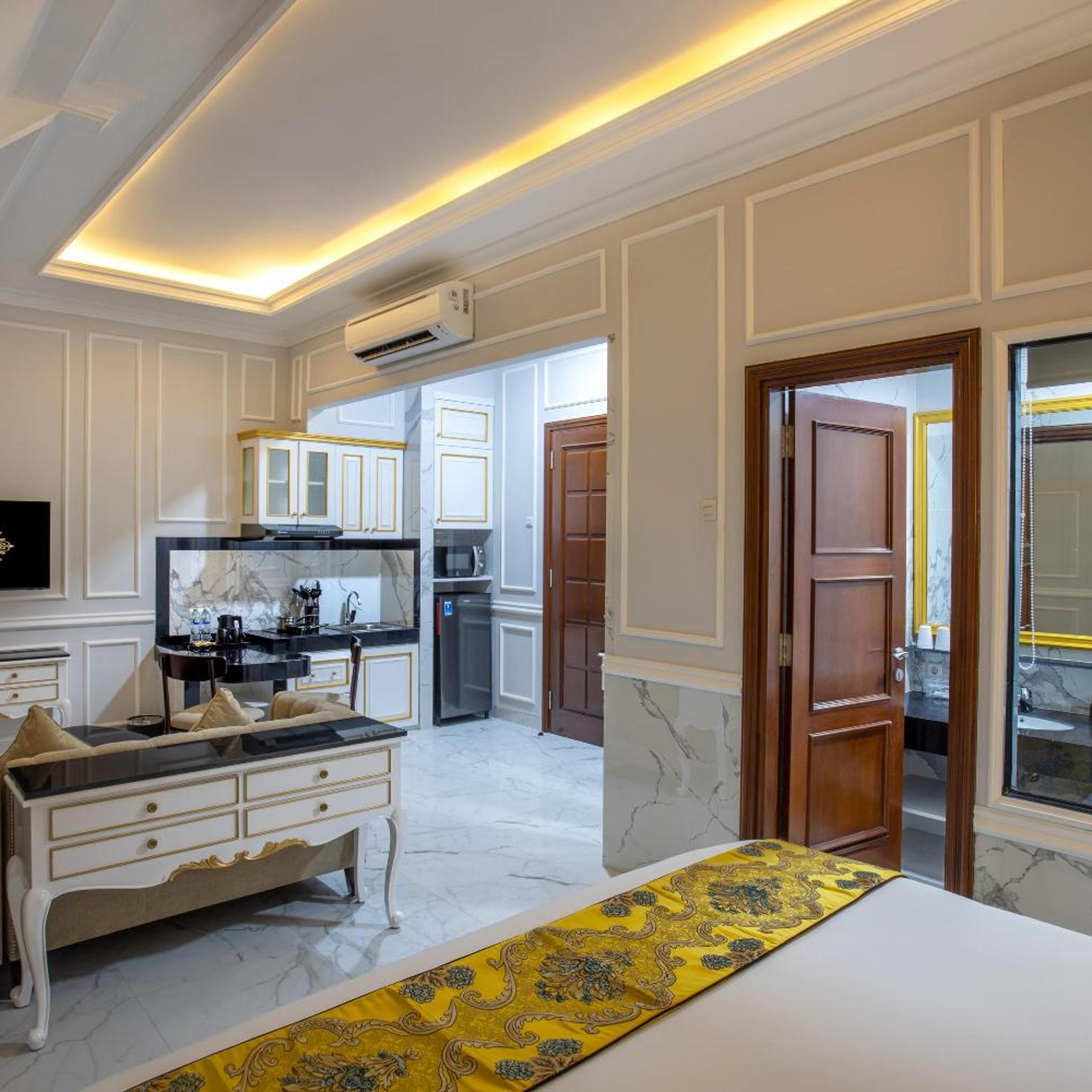 S and F Residence 6/36