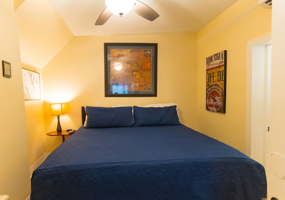 Emerald, Studio, King Bed, Sofa