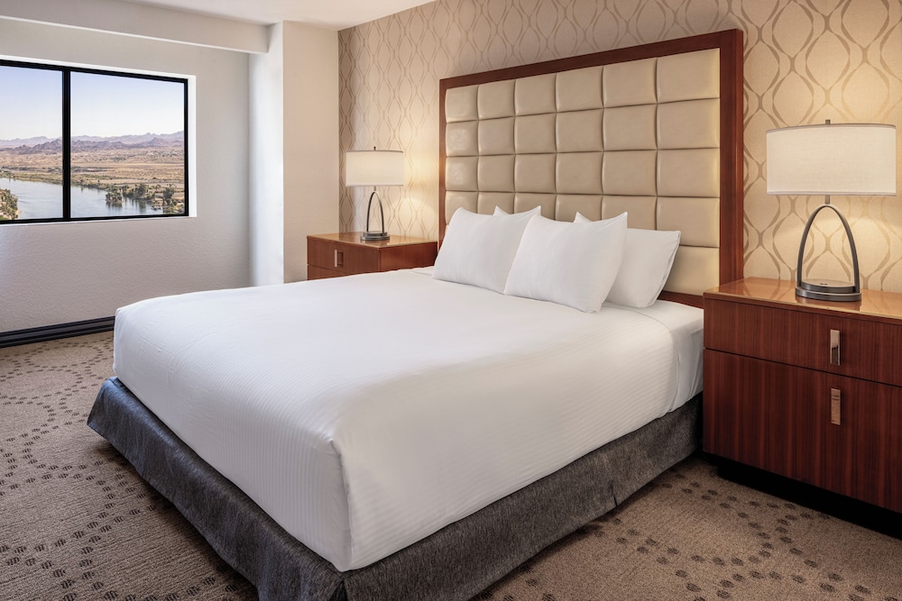 Renovated, Luxury, King Bed, North Tower