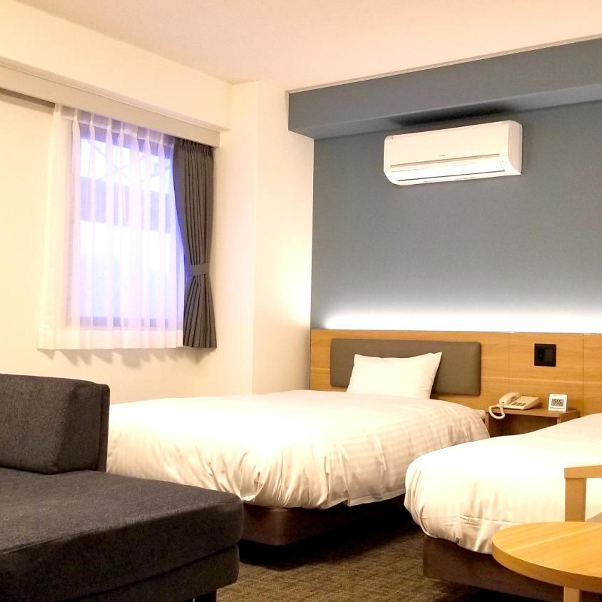 Room, Triple