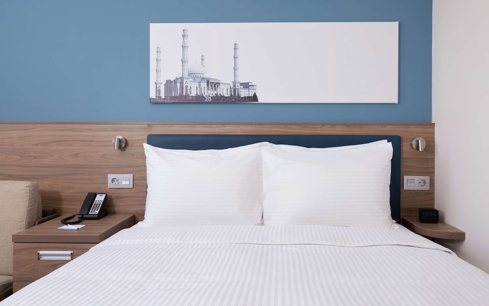 Hampton by Hilton Astana Triumphal Arch 10/53