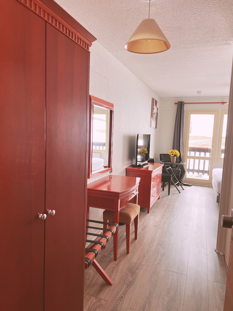 Hotel La Tarentaise 33/50