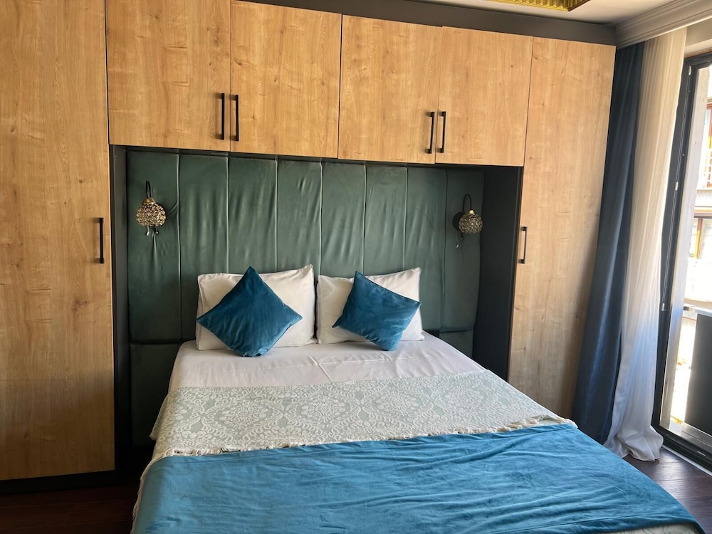 Middle Village Suite Hotel 5/39