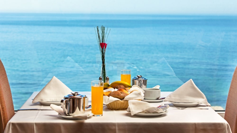 Carcavelos Beach Hotel 32/63