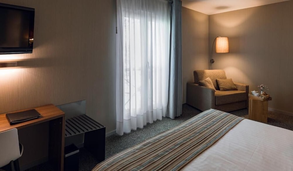 Alysson Hotel 8/38