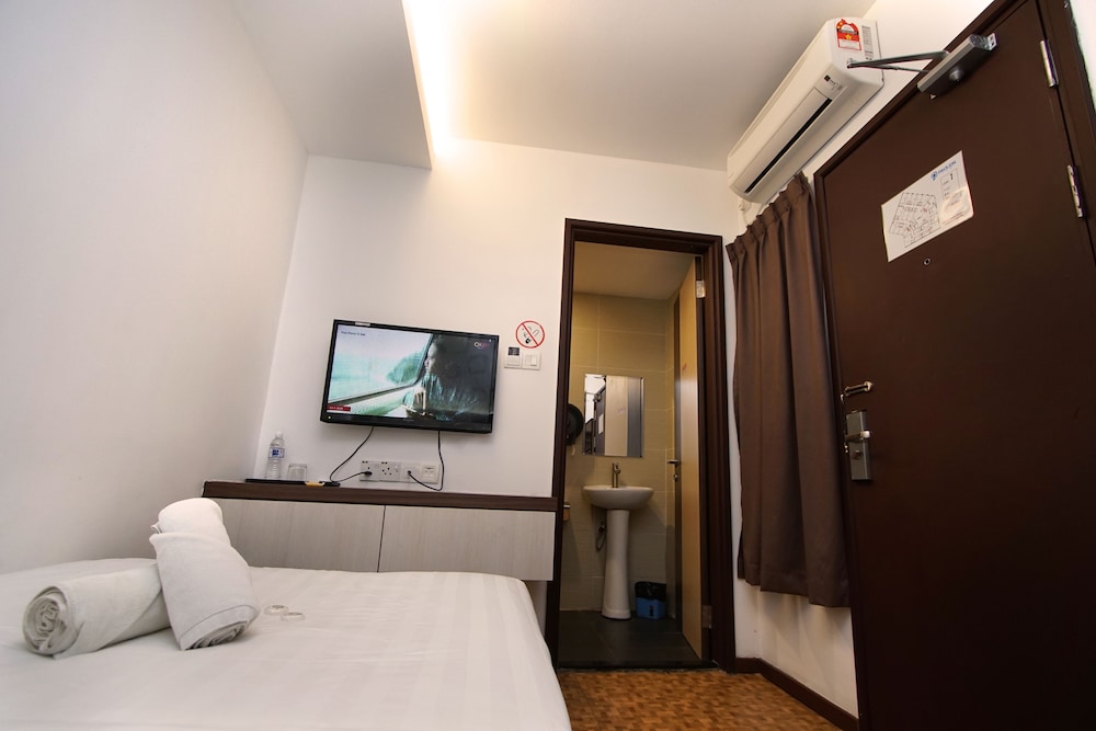 Pavilion Inn 14/28