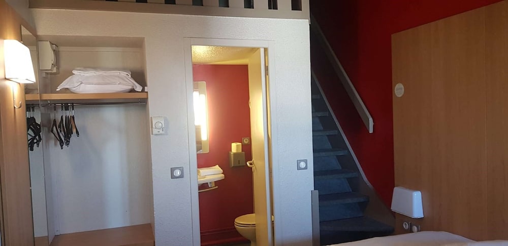 B B Hotel Poitiers 2 44/44