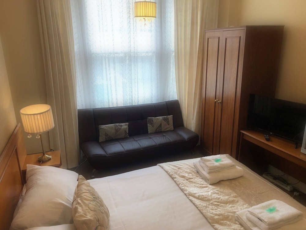 Rivelyn Hotel 13/35